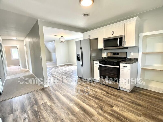 Photo - 930 S Broadway Ave