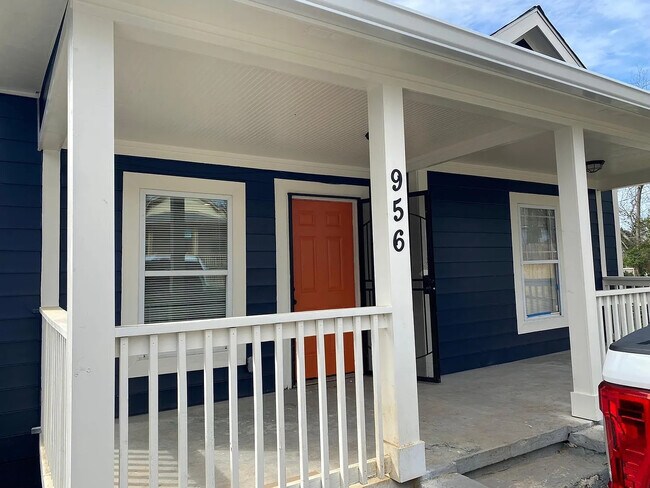 Room in House on Mayson Turner Rd NW