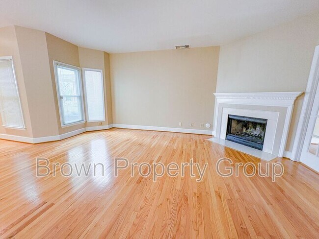Photo - 741 Victorian Pl