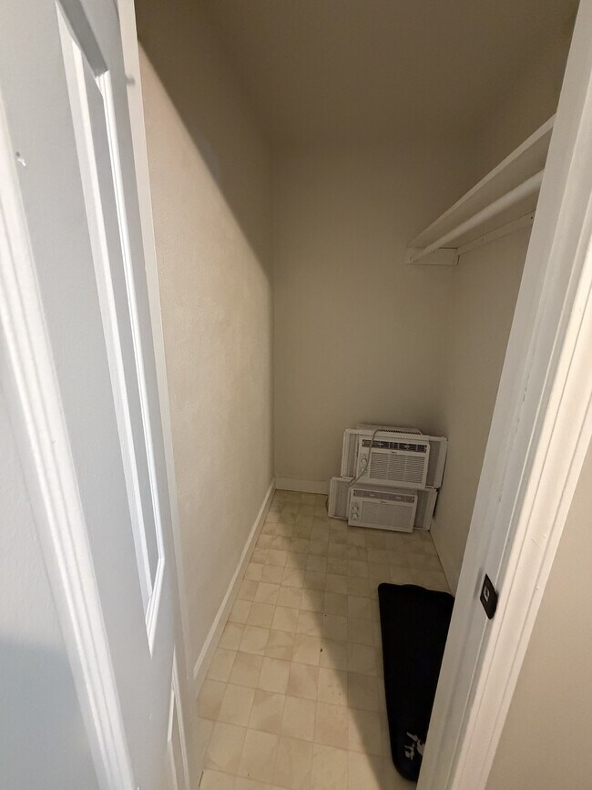 Photo - 285 1/4 Walnut St Unit Apt B