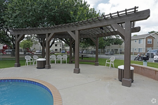 Pool Lounge - Foxfire Apartments