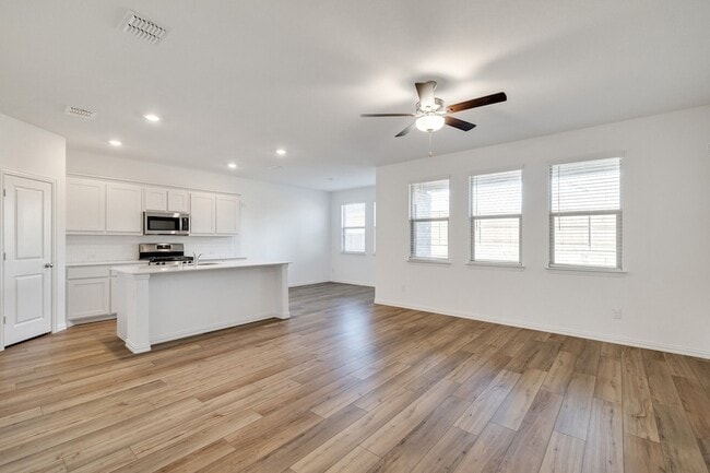 Photo - 1500 Van Gogh Dr