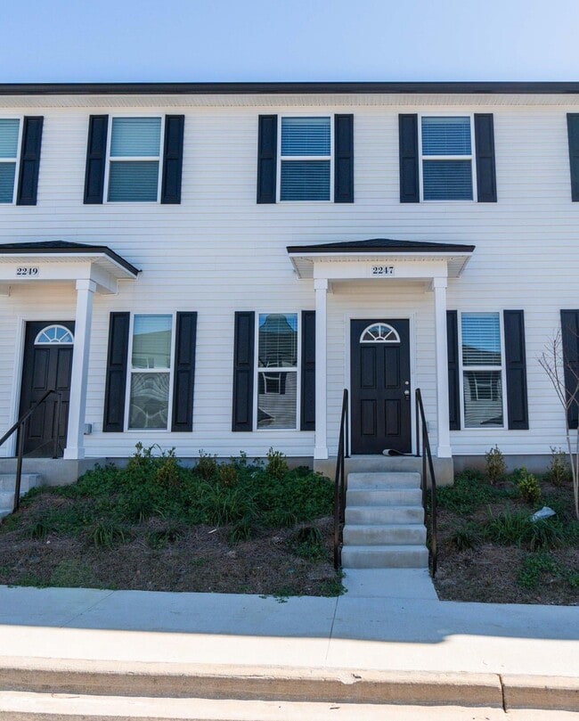 Building Photo - 2247 Del Carmel Way