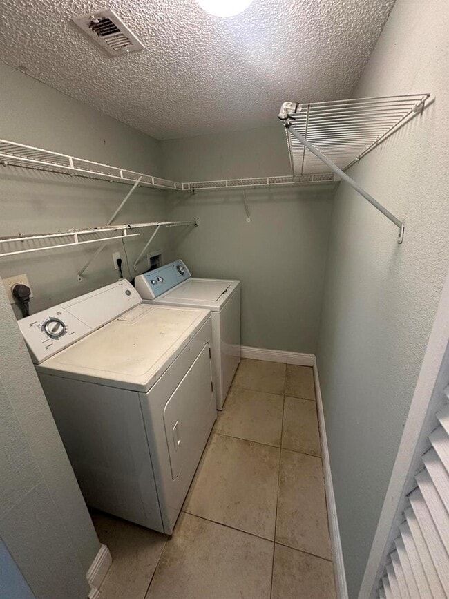 Photo - 1475 Lake Crystal Dr Unit D