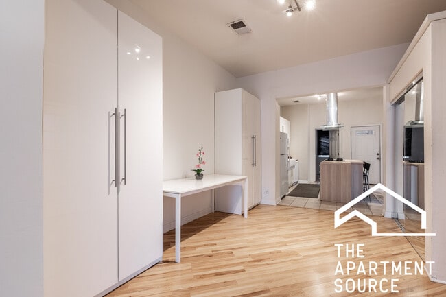 Photo - 2554 W Cortland St Unit 1