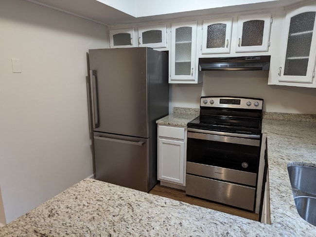 Photo - 485 Woodview Dr