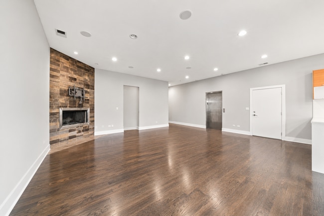 Photo - 815 N Ashland Ave Unit 3N