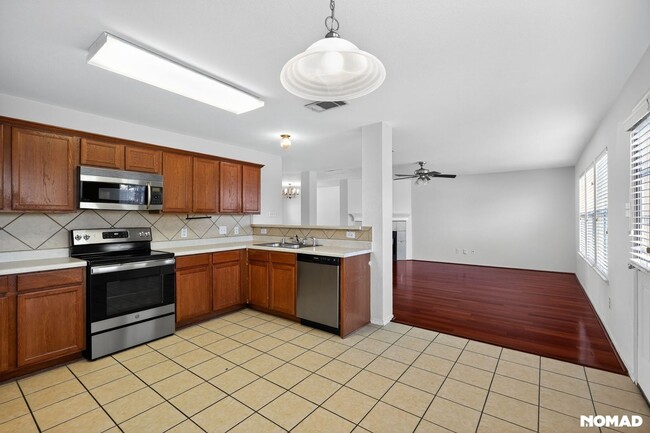 Photo - 1725 Bluebird Dr