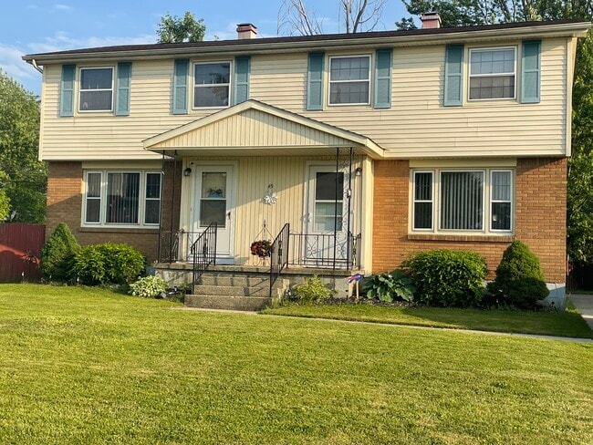 Building Photo - 43 Jeffrey Dr Rental