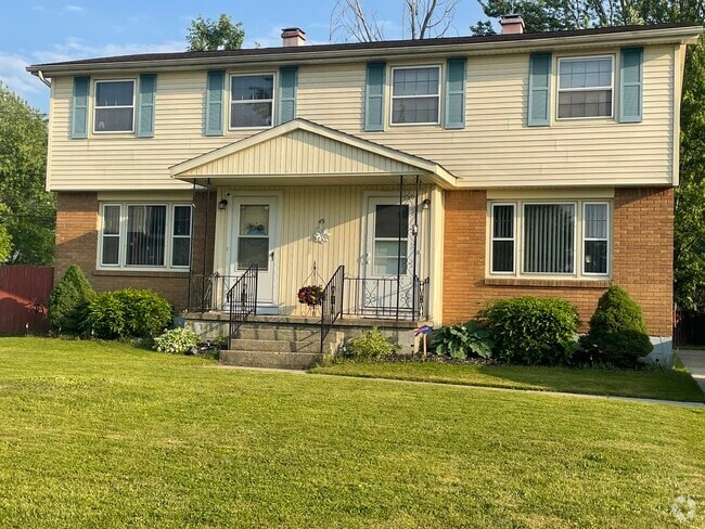 Building Photo - 43 Jeffrey Dr Rental