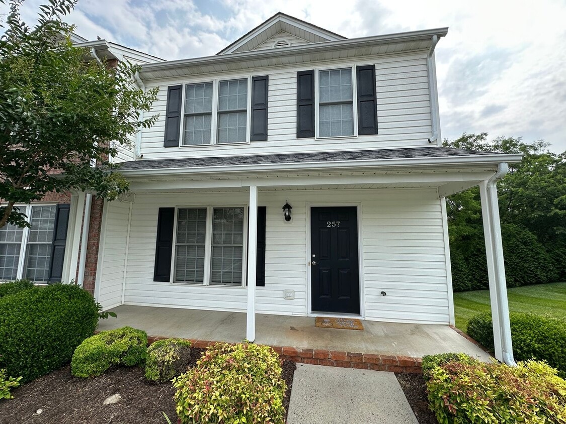 3-bedroom, 3.5-bathroom nestled in Wyndhur... - 3-bedroom, 3.5-bathroom nestled in Wyndhur...