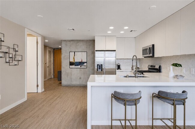 Photo - 353 E Bonneville Ave Unit 581