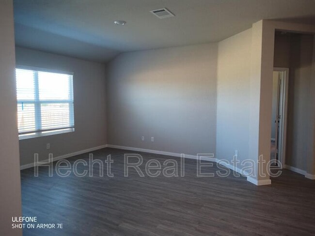 Photo - 2823 Calandra Lark