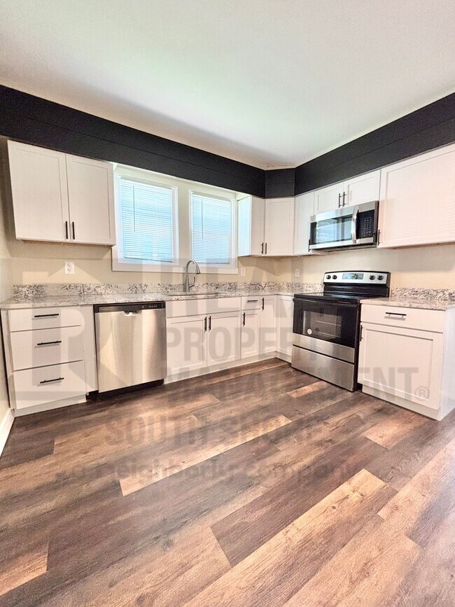 1204 Manhattan St Unit 2 (lower)