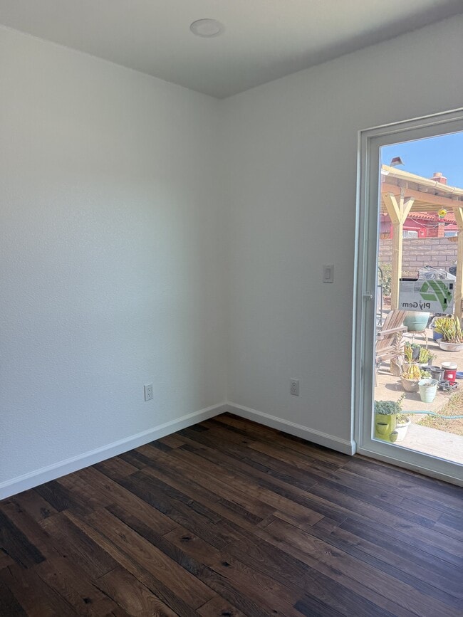 Photo - 1527 Jasper Ave