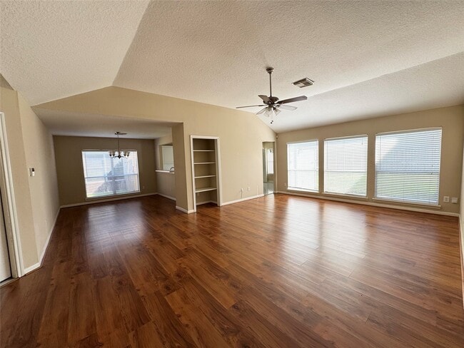 Building Photo - 7210 Greenwood Point Dr