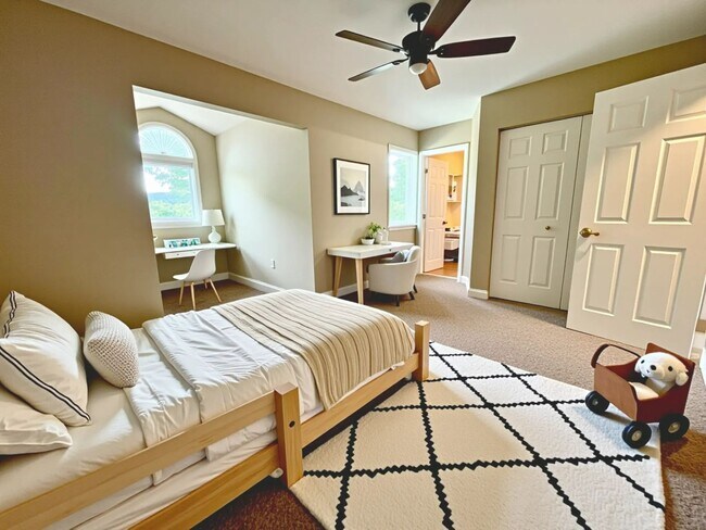 Photo - 2 Bedroom 2.5 Bathroom in Hummelstown!