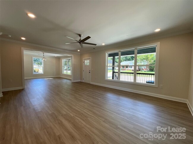 Photo - 307 N Catawba St