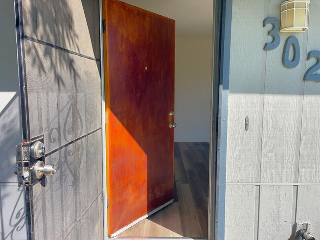 Photo - 302 Lovell Way