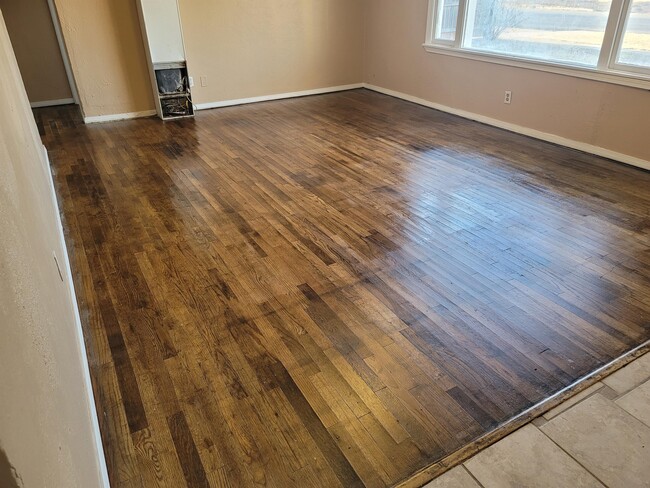 Photo - 1012 E Brazos St