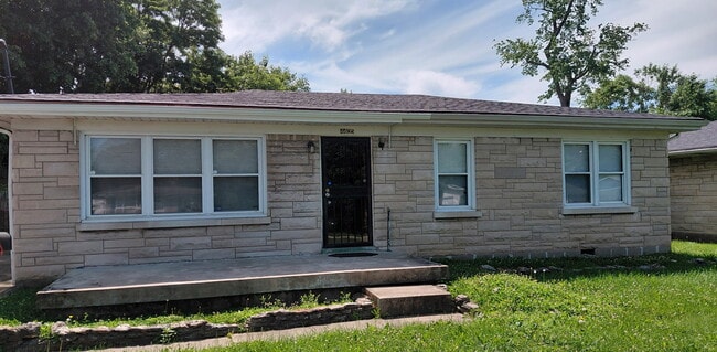 Building Photo - 4405 Lynnview Dr