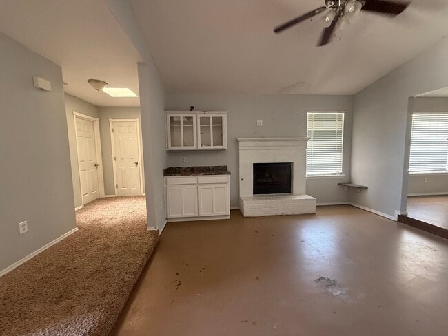 Photo - 609 Montwood Ct