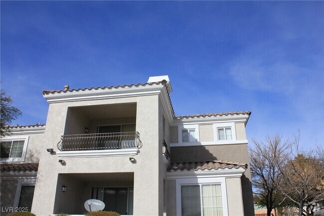 Building Photo - 2325 Windmill Pkwy Unit 222 Rental