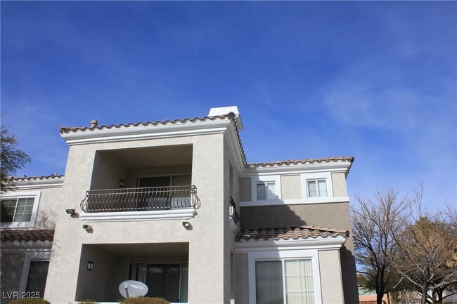 Photo - 2325 Windmill Pkwy Unidad 222 Rental