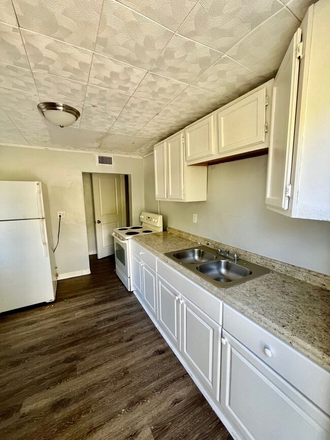 Photo - 3BR/1BA Duplex Near Lake Parker, Large Shared Backyard!