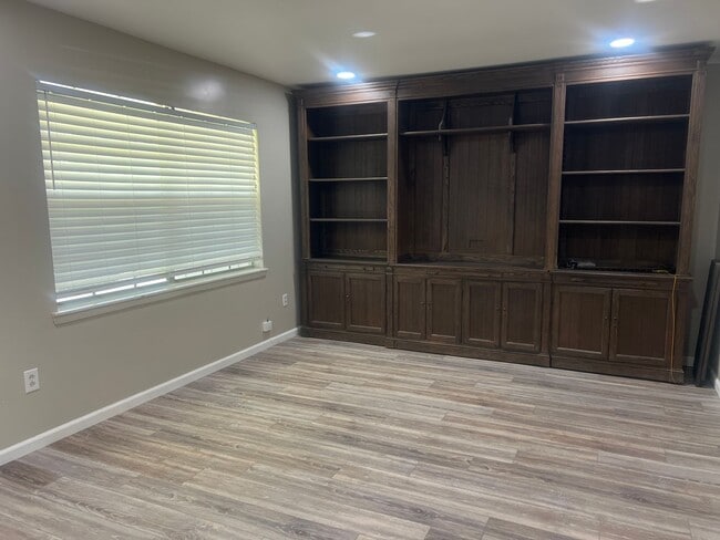 Photo - 2101 Peach St