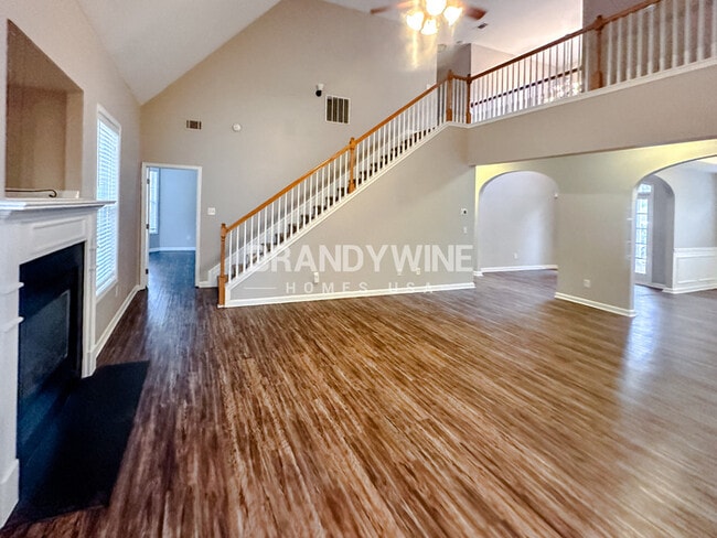 Photo - 527 Greyhawk Way