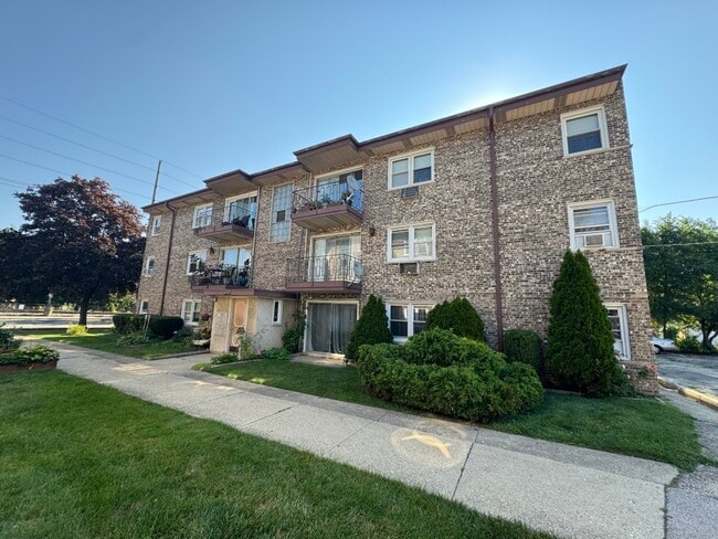 Building Photo - 8545 W Arnold St Unit 2NE Rental