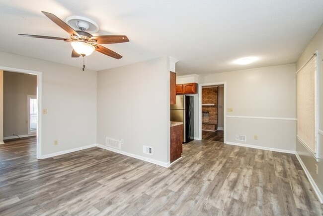 Photo - 1608 Darnell Rd