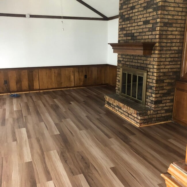 Photo - 110 Boxwood Pl N