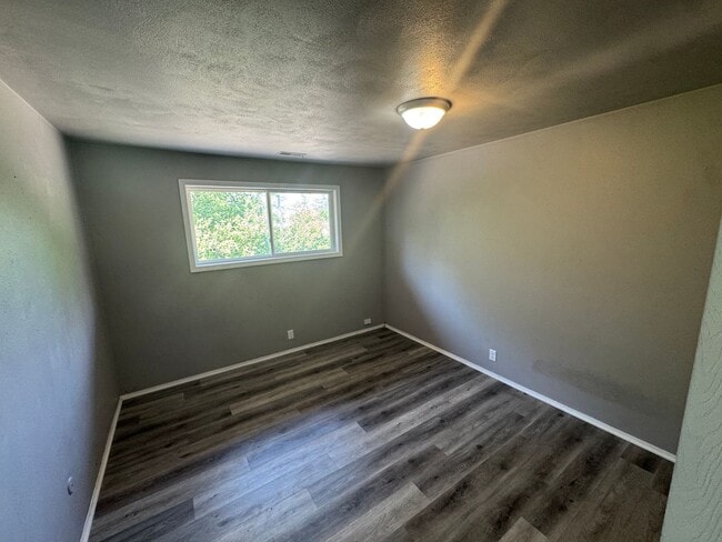 Photo - 213 Sunnyridge Ct Unit J