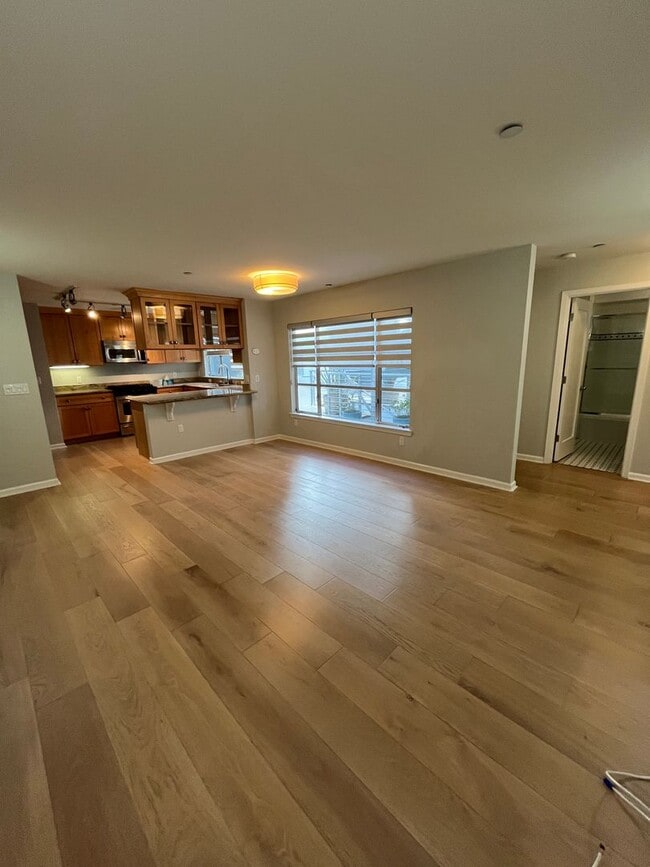 Beautiful 2BR/1BA with Large Private Patio, Parking & Shared Rooftop Deck in Marina - Beautiful 2BR/1BA with Large Private Patio, Parking & Shared Rooftop Deck in Marina
