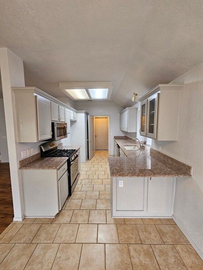 Photo - (3) Bed/(2) Bath in SW OKC/Moore Avail NOW! Pet Negotiable!