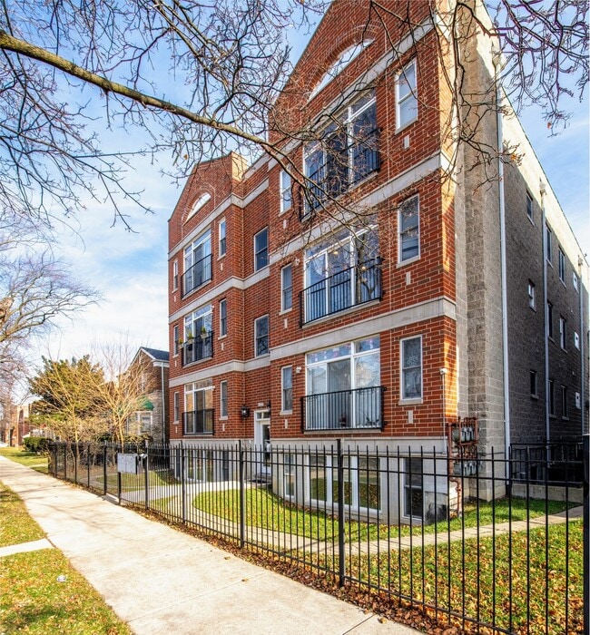 Building Photo - 6229 N Richmond St Unit 2N