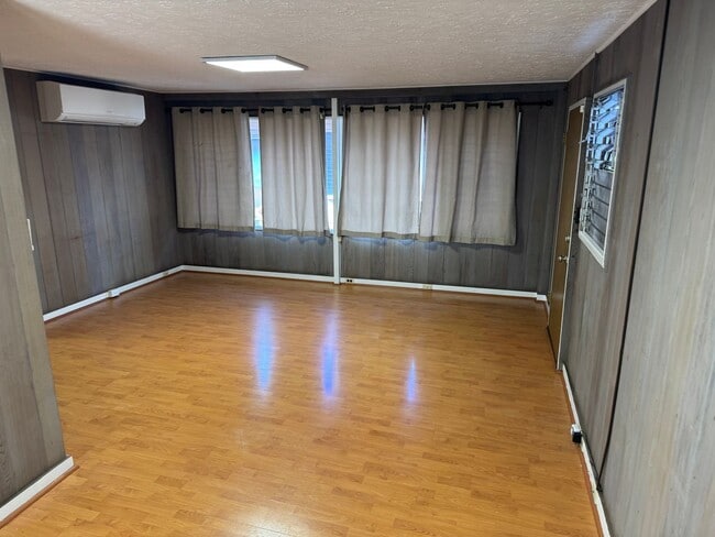 Building Photo - Single Family property on Gulick Ave in walking distance to business district