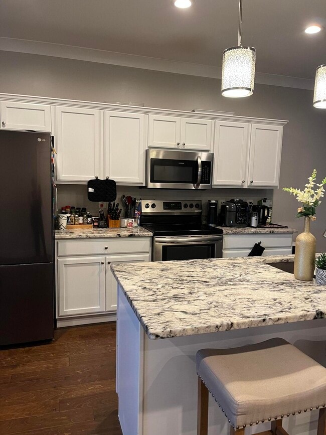 Photo - 205 Courtland Crest Dr SW