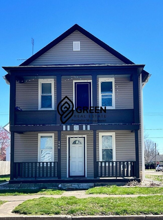 Building Photo - 196 S Grand Ave Unit 1/2