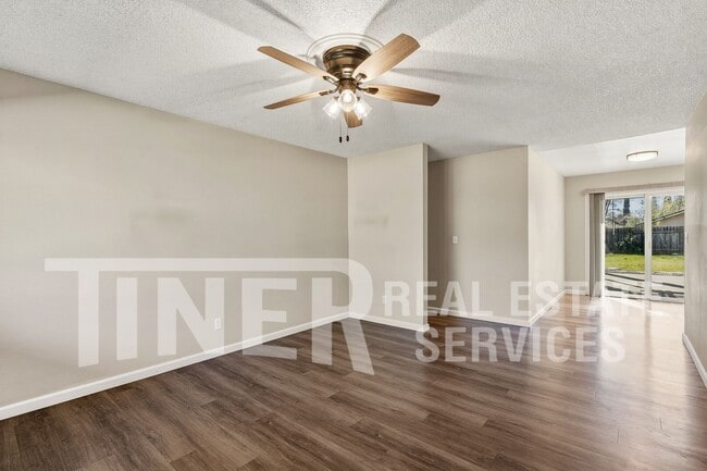 Photo - 9024 Leatham Ave