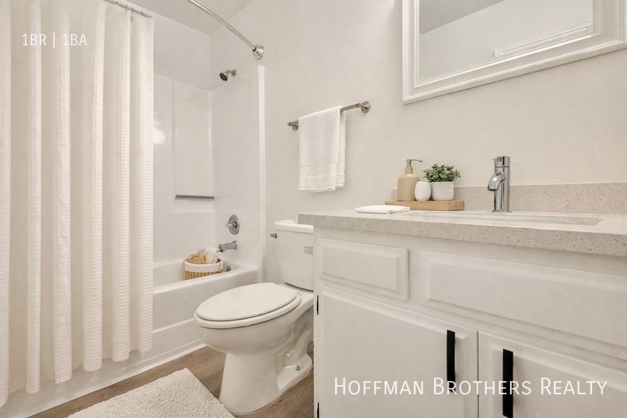 Photo - 11817 Victory Blvd Unidad 104