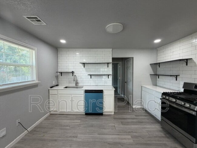 Photo - 201 S Jamestown Ave
