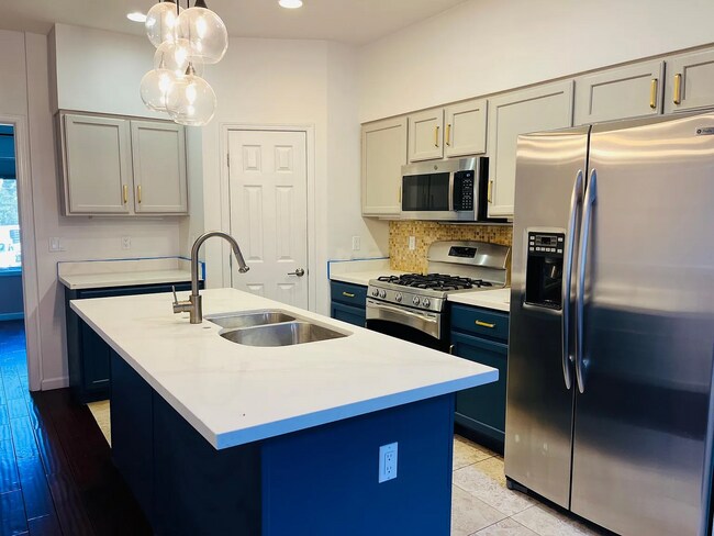 Photo - 4893 Shattuck Ave