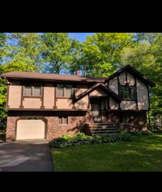 Photo - 88 Weldon Rd Unit Studio A