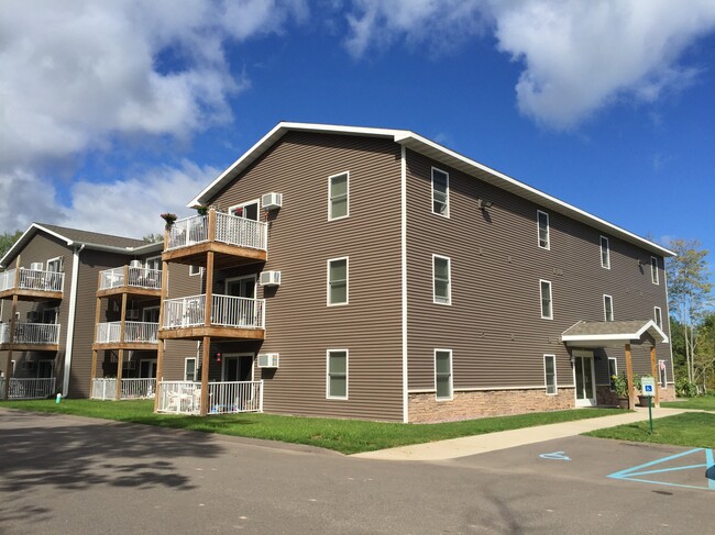 Building Photo - 2440 Southwoods Dr Unit End Rental