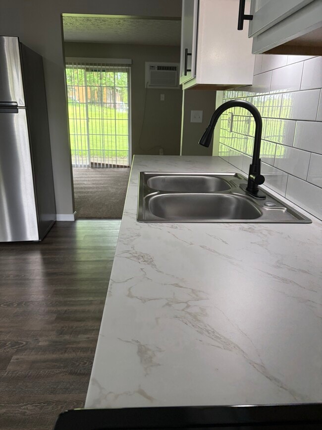 Photo - Green Acres - 4943-4959 Unit 4959-B