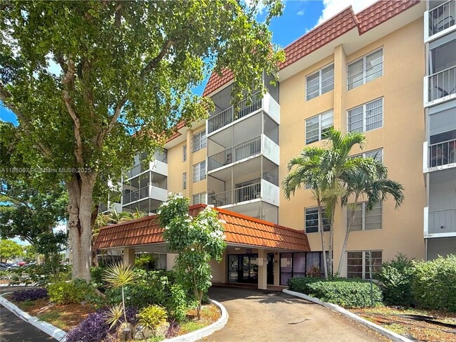 Building Photo - 4160 Inverrary Dr Unit 212 Rental