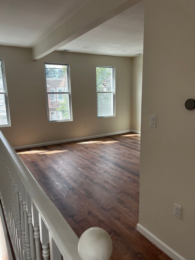 Building Photo - 46 Dwight St Unit 2